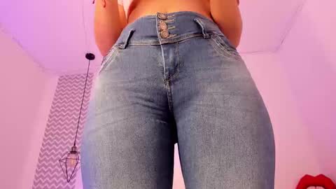 cloe online show from October 2025 08:46:02 PM