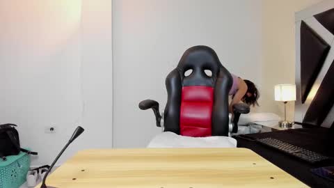 lady cloe person online show from November 2025 11:31:02 AM