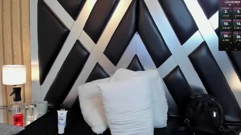 lady cloe person online show from February 2026 03:57:01 PM