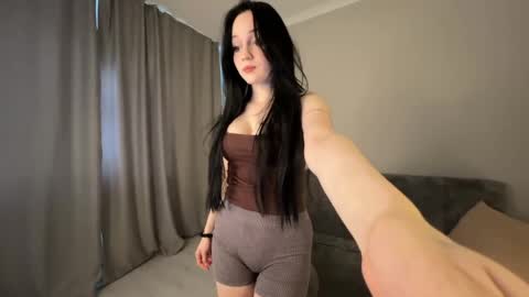 Snapshot of cloudemy chatting on May 2026 04:08:01 AM Ellie online show from May 2026 04:08:01 AM