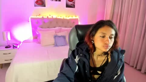 Snapshot of clown_face chatting on September 2025 03:33:02 AM emely dolce online show from September 2025 03:33:02 AM