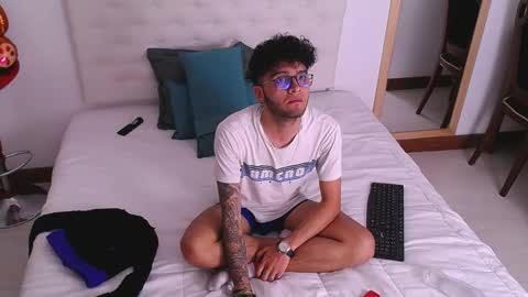 Snapshot of cock_fox chatting on October 2025 04:00:02 AM Camilo online show from October 2025 04:00:02 AM