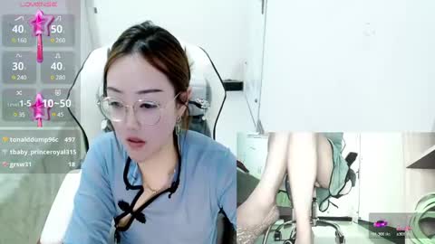 Snapshot of coco_coo chatting on December 2024 08:30:02 AM coco online show from December 2024 08:30:02 AM