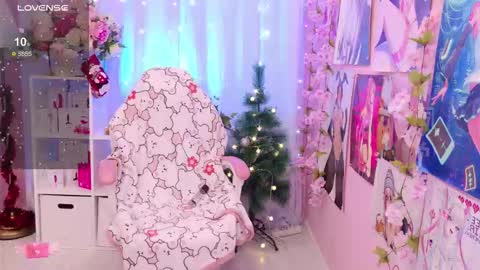 Mia online show from December 2025 03:09:02 PM