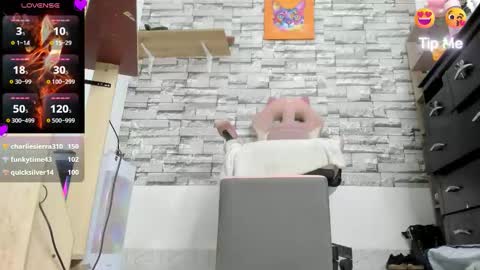 laurita online show from December 2025 05:04:02 AM