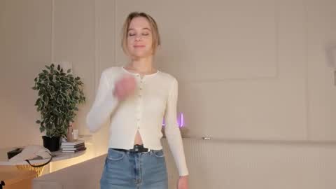 Kate  online show from March 2026 07:33:02 AM