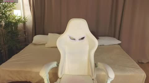 Collen Mon Tue Wed Thu Fri GMT 3 0300am - 0900am  online show from April 2026 04:59:01 PM