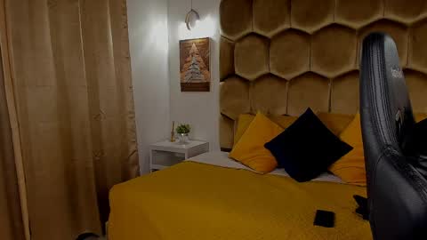 Snapshot of collins_emmett chatting on April 2026 05:19:08 AM EMMETT COLLINS online show from April 2026 05:19:08 AM