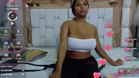 Snapshot of colombia_mommy_ chatting on October 2025 12:04:01 PM GRETCHEN online show from October 2025 12:04:01 PM