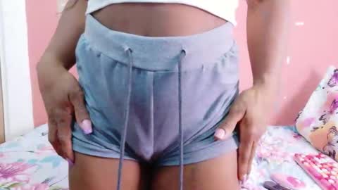 Snapshot of colombiancoffee_ chatting on October 2025 08:20:01 PM Lauren online show from October 2025 08:20:01 PM