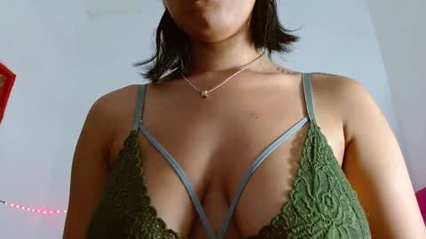 Snapshot of colombianmiilf_ chatting on January 2025 09:12:01 PM Nahomi online show from January 2025 09:12:01 PM