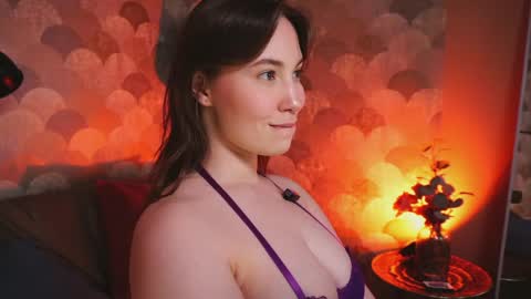 Snapshot of come_in_bed chatting on May 2026 02:02:02 PM Audrey online show from May 2026 02:02:02 PM