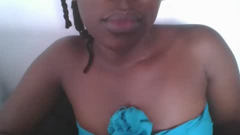 Snapshot of comicalcara chatting on February 2025 04:39:02 PM Cara online show from February 2025 04:39:02 PM