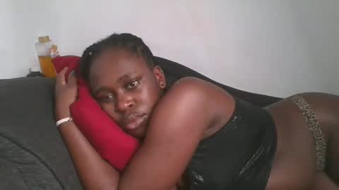 Snapshot of comicalcara chatting on February 2025 03:03:01 PM Cara online show from February 2025 03:03:01 PM