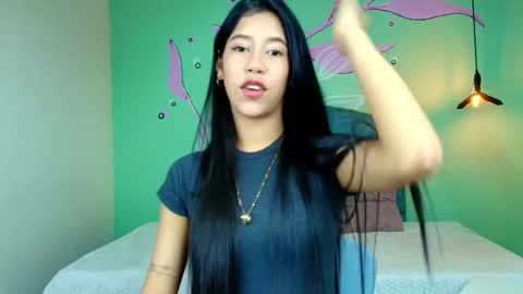 C O N N I E online show from October 2025 09:35:01 PM