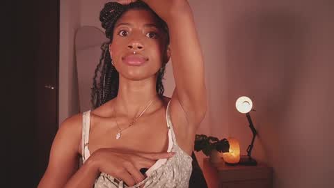 Snapshot of connie_west0 chatting on December 2024 01:37:02 AM independent model online show from December 2024 01:37:02 AM