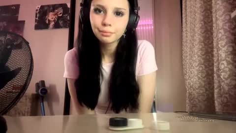 Snapshot of constancefeusier chatting on October 2025 09:11:01 PM Isabella online show from October 2025 09:11:01 PM