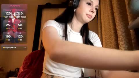 Isabella online show from November 2025 06:10:01 PM