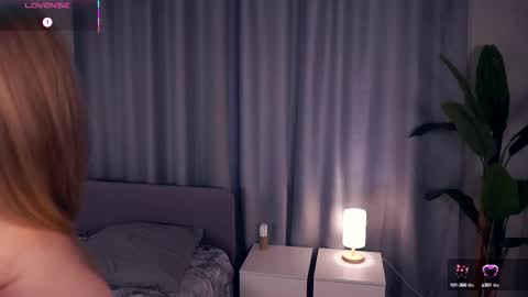 Hello im Sofia Welcme to my room .More hugs and kiss for you online show from October 2025 06:36:02 AM