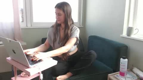 ANR Mommy online show from December 2025 05:11:02 PM