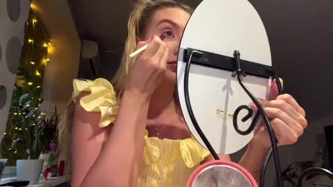 Anny online show from April 2026 03:53:02 PM