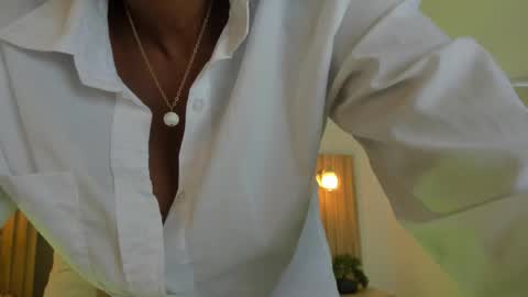 C O R A  L online show from November 2025 03:50:01 AM