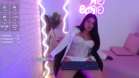 Carolina  online show from February 2025 05:48:01 PM