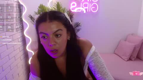 Carolina  online show from February 2025 05:54:02 PM