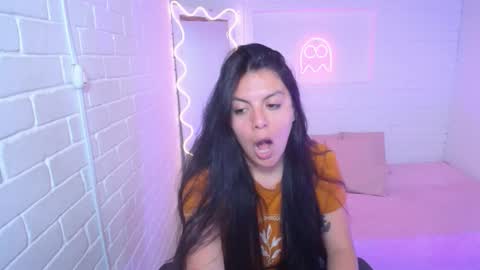 Carolina  online show from September 2025 07:28:01 PM