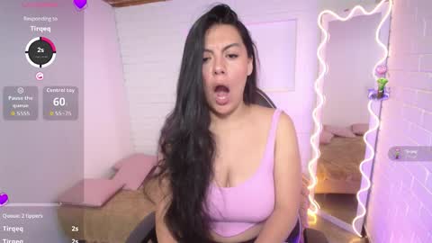 Carolina  online show from October 2025 07:27:01 PM