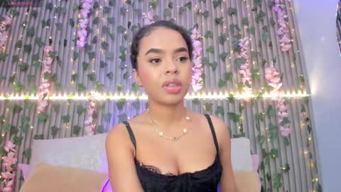 coralineross_ online show from November 2025 10:58:01 AM