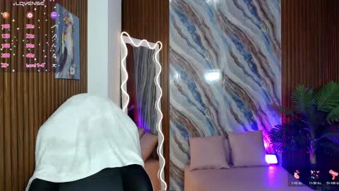 corall_tay1 online show from April 2026 11:55:02 AM