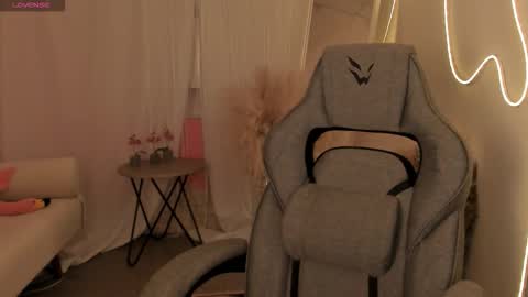 little girl who is always right or just Cora online show from March 2026 05:54:02 AM