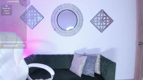 Corina White online show from November 2025 11:43:02 AM