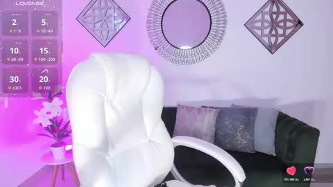 Corina White online show from November 2025 11:34:02 AM