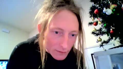 couchfireplace online show from December 2025 10:19:01 AM