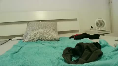 coucou14kl online show from April 2026 05:28:01 PM