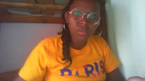 couleur_vanille online show from February 2025 08:02:02 AM