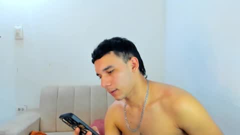 Snapshot of couple_bigcock_ chatting on October 2025 12:44:02 AM aron y stivens online show from October 2025 12:44:02 AM
