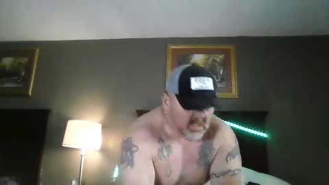 Snapshot of couple_pleaser1 chatting on October 2025 11:02:02 PM Ieathairytacos online show from October 2025 11:02:02 PM