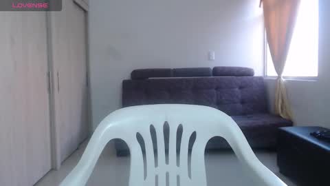  ALEJANDRO Y EMILY  online show from November 2025 01:44:02 PM