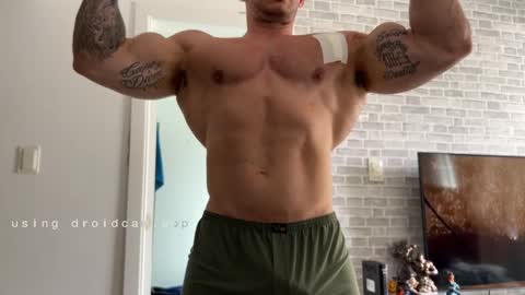 couplemuscle40 online show from November 2025 01:28:01 PM