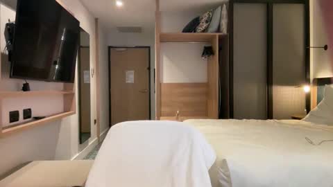 Courtney online show from October 2025 11:57:01 PM