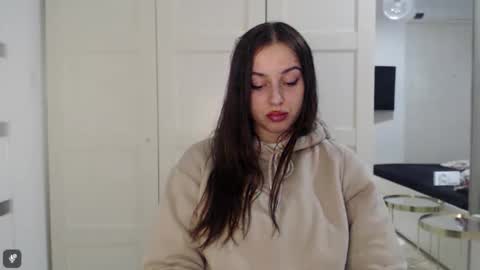 Courtney online show from November 2025 03:13:02 PM