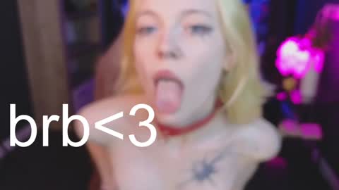 Snapshot of crackling_tati chatting on December 2024 11:43:02 PM Tati online show from December 2024 11:43:02 PM