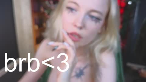 Snapshot of crackling_tati chatting on December 2024 03:03:02 AM Tati online show from December 2024 03:03:02 AM