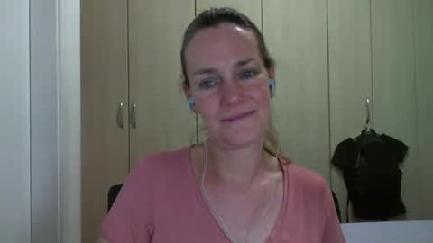 Anny online show from January 2025 08:28:01 PM