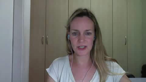 Anny online show from January 2025 08:01:02 PM