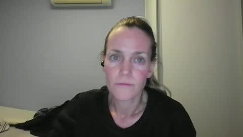 Anny online show from November 2025 12:19:01 AM