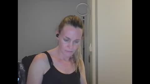 Anny online show from December 2025 12:19:01 AM